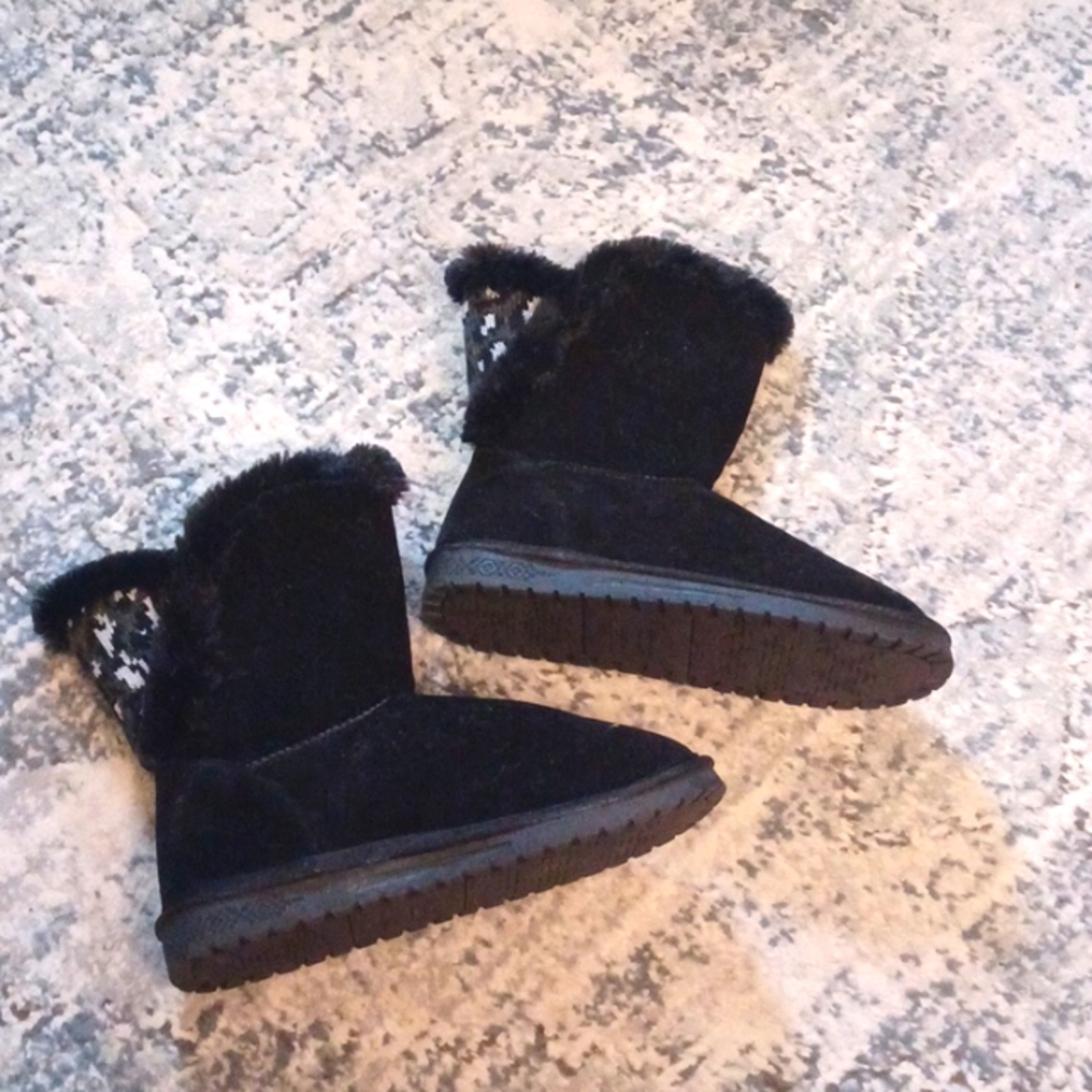 MUK LUKS - Black Slip on Boots